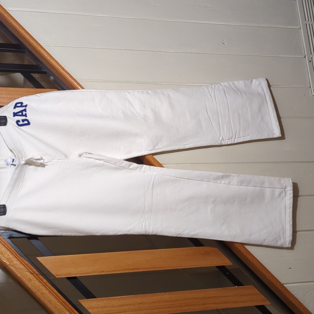 Gap sweats